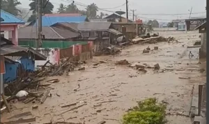 Hujan Deras, Desa Wombo Diterjang Banjir Bandang Suasana Desa Wombo yang diterjang bajri bandang, Selasa (27/5/2025). (Foto: Tangkapan layar FB)