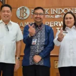Kepala BI SUlteng, ROny Hartawan (tengah) bersama Bupati Donggala, Vera Elena Laruni (kanan) usai pertemuan di Kantor Bank Indonesia Sulteng, Rabu (5/3/2025). (Foto: Humas BI Sulteng)